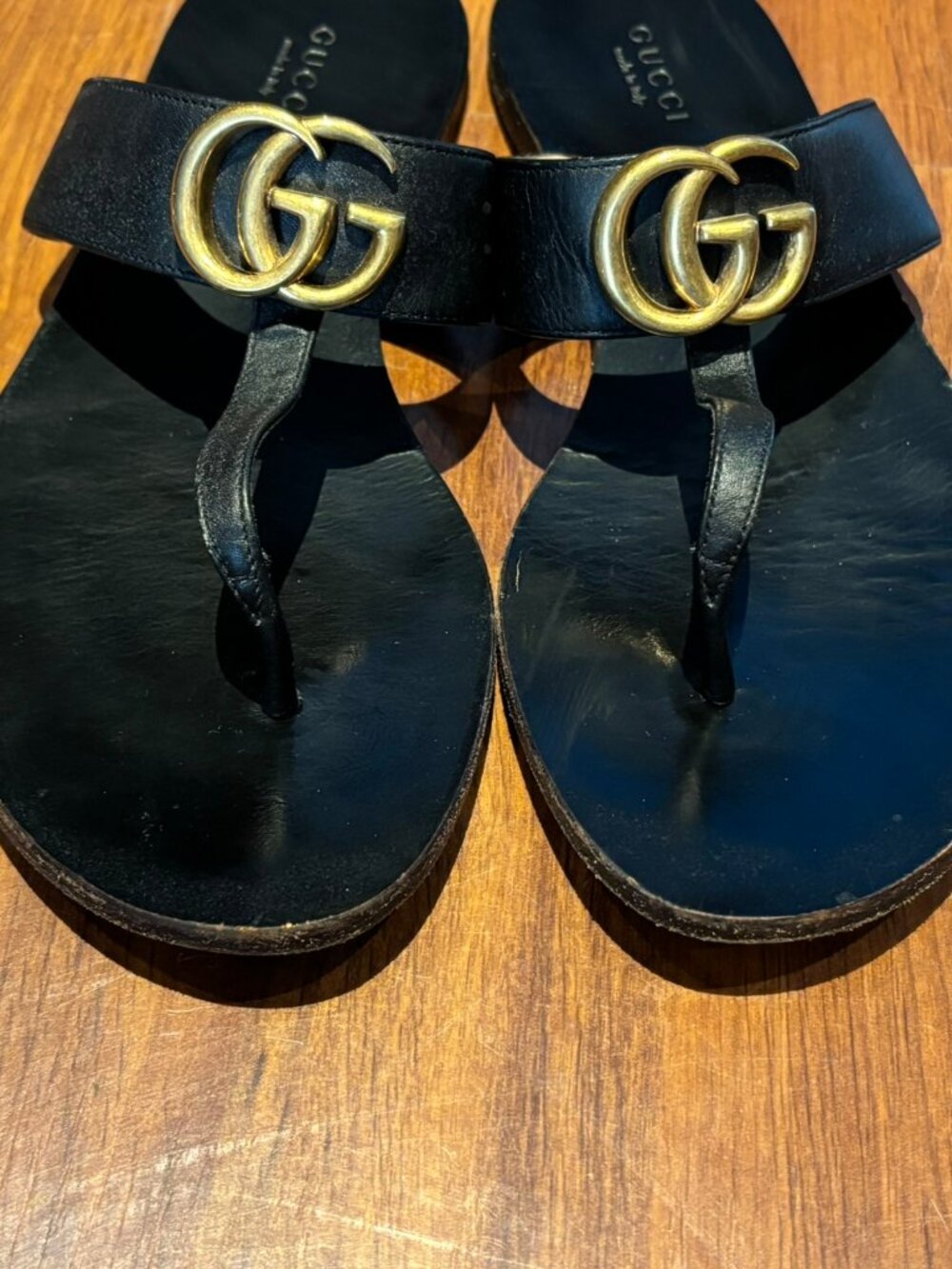 Gucci Marmont Black Leather Thong Sandals Gold GG Logo Size 37 - Picture 5 of 9